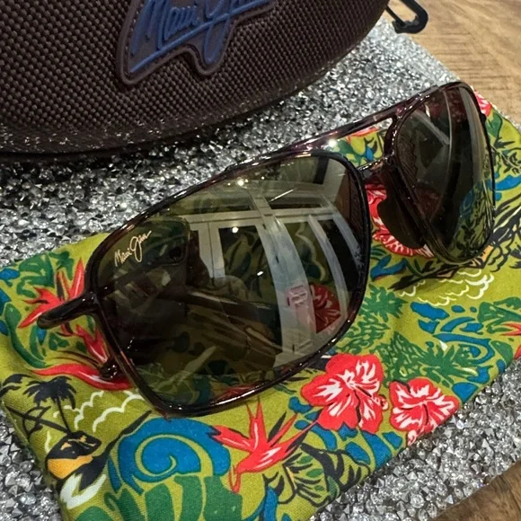 Maui Jim Sunglasses with Floral Cloth and Brown Case